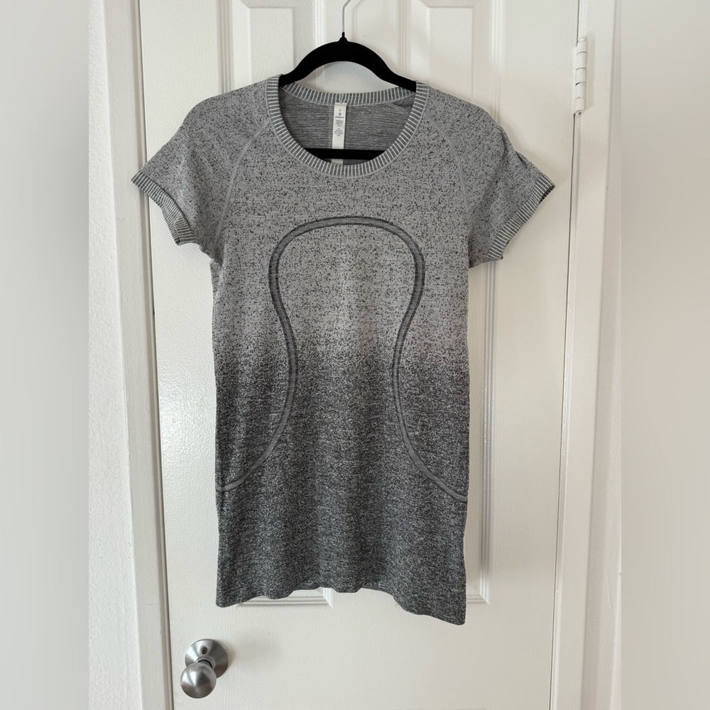 Lululemon Ombré Tech T Shirt with X-Static, Size 8, Pristine Condition